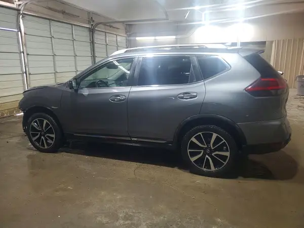JN8AT2MV3JW324527 2018 NISSAN ROGUE - Image 2