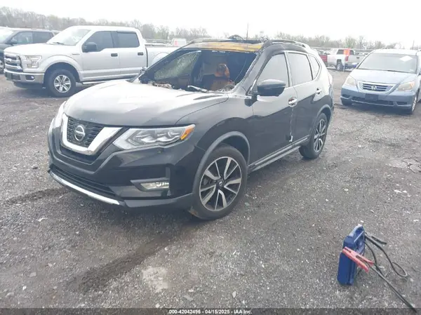 JN8AT2MV3JW326066 2018 NISSAN ROGUE - Image 2