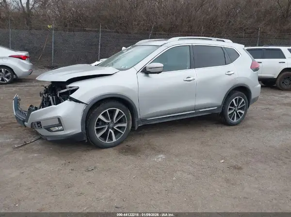 JN8AT2MV3JW326973 2018 NISSAN ROGUE - Image 2