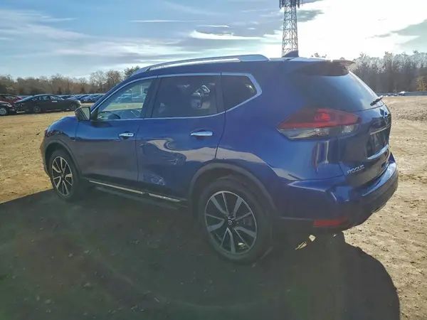 JN8AT2MV3JW327346 2018 NISSAN ROGUE - Image 2