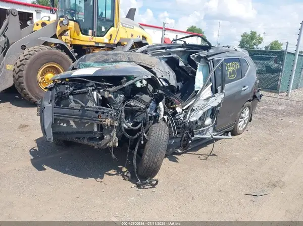 JN8AT2MV3JW327394 2018 NISSAN ROGUE - Image 2