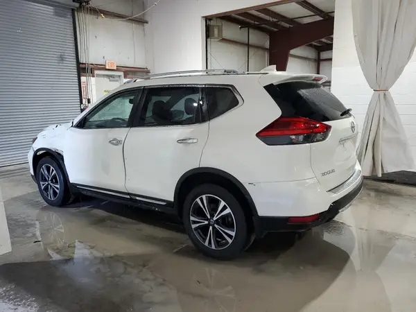 JN8AT2MV3JW327637 2018 NISSAN ROGUE - Image 2
