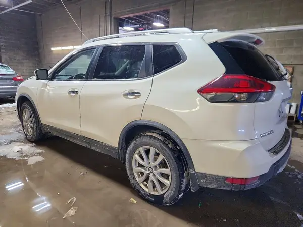 JN8AT2MV3JW344129 2018 NISSAN ROGUE - Image 2