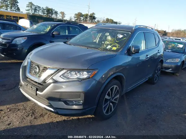 JN8AT2MV3JW345779 2018 NISSAN ROGUE - Image 2