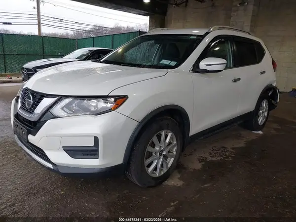 JN8AT2MV3JW347192 2018 NISSAN ROGUE - Image 2