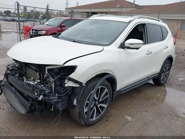 JN8AT2MV3JW352408 2018 NISSAN ROGUE - Image 2
