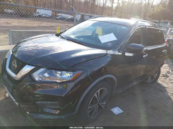 JN8AT2MV3KW375172 2019 NISSAN ROGUE - Image 2