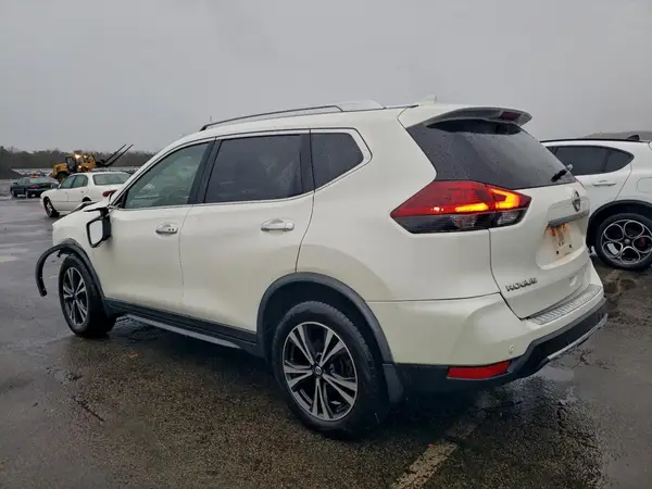 JN8AT2MV3KW381604 2019 NISSAN ROGUE - Image 2