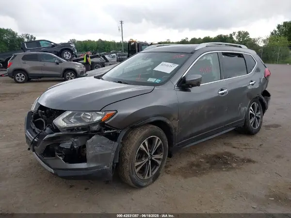 JN8AT2MV3KW382901 2019 NISSAN ROGUE - Image 2