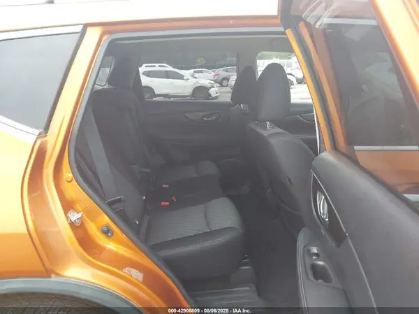 JN8AT2MV3KW383496 2019 NISSAN ROGUE - Image 8