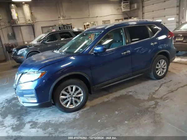 JN8AT2MV3KW386768 2019 NISSAN ROGUE - Image 2