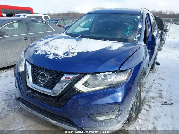 JN8AT2MV3KW386995 2019 NISSAN ROGUE - Image 2