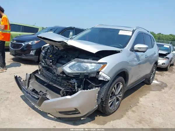 JN8AT2MV3KW388794 2019 NISSAN ROGUE - Image 2