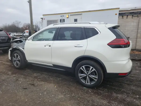 JN8AT2MV3KW390805 2019 NISSAN ROGUE - Image 2