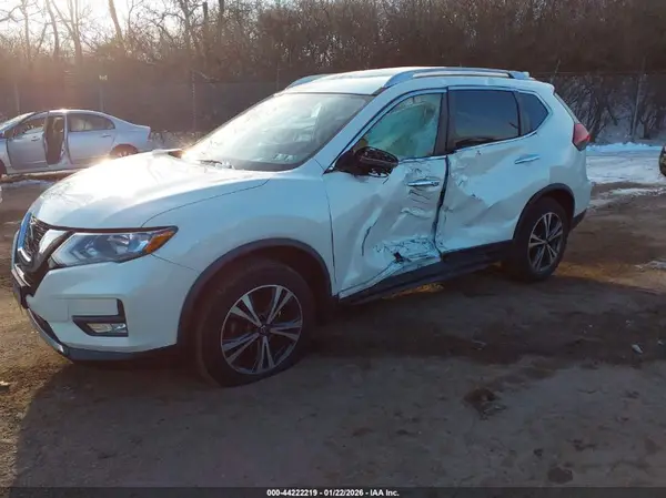 JN8AT2MV3KW393266 2019 NISSAN ROGUE - Image 2