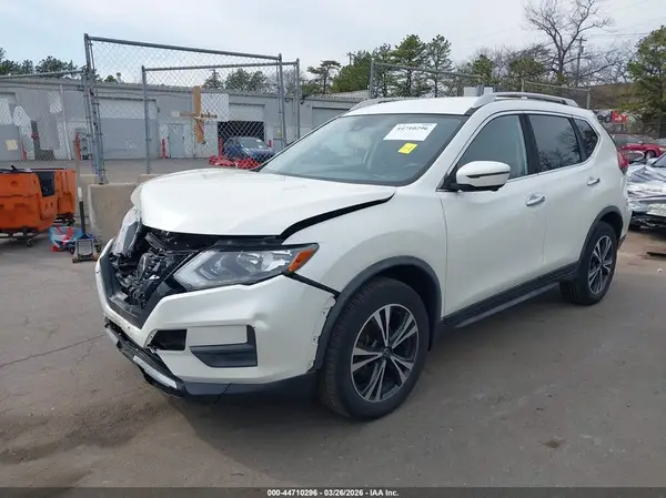 JN8AT2MV3KW396359 2019 NISSAN ROGUE - Image 2