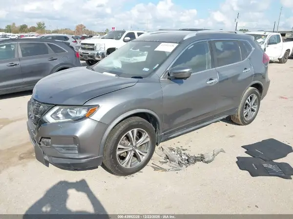JN8AT2MV3KW396751 2019 NISSAN ROGUE - Image 2