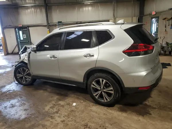 JN8AT2MV3KW401558 2019 NISSAN ROGUE - Image 2