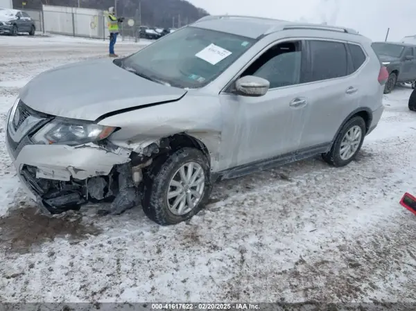 JN8AT2MV3LW142622 2020 NISSAN ROGUE - Image 2
