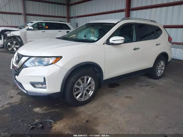 JN8AT2MV4HW000108 2017 NISSAN ROGUE - Image 2