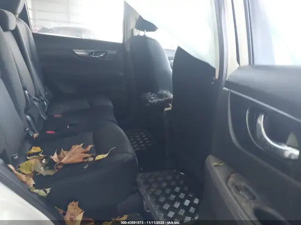 JN8AT2MV4HW000108 2017 NISSAN ROGUE - Image 8