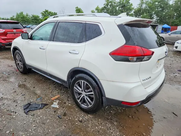 JN8AT2MV4HW000674 2017 NISSAN ROGUE - Image 2