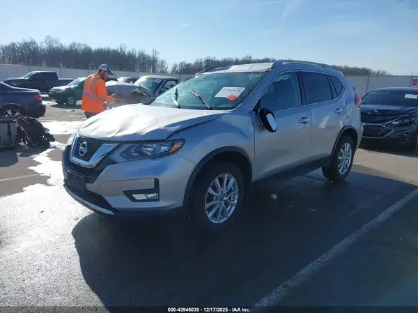 JN8AT2MV4HW001257 2017 NISSAN ROGUE - Image 2