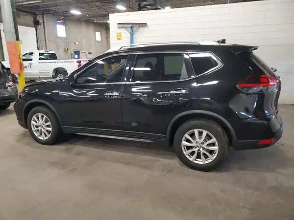 JN8AT2MV4HW005146 2017 NISSAN ROGUE - Image 2