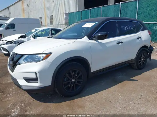 JN8AT2MV4HW005311 2017 NISSAN ROGUE - Image 2
