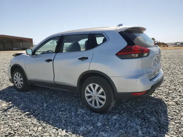 JN8AT2MV4HW006118 2017 NISSAN ROGUE - Image 2