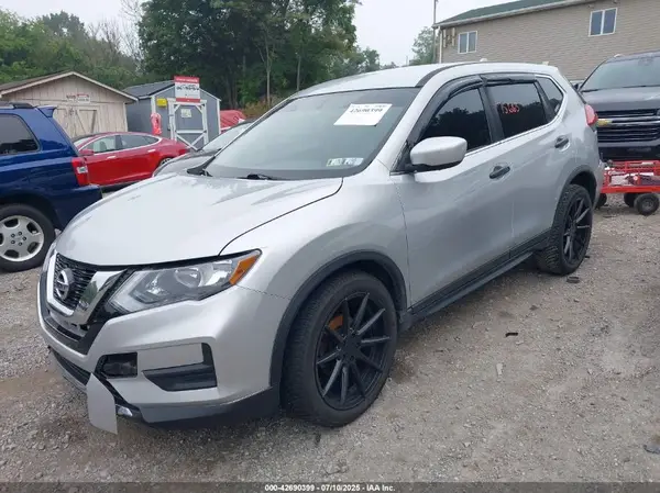 JN8AT2MV4HW006314 2017 NISSAN ROGUE - Image 2