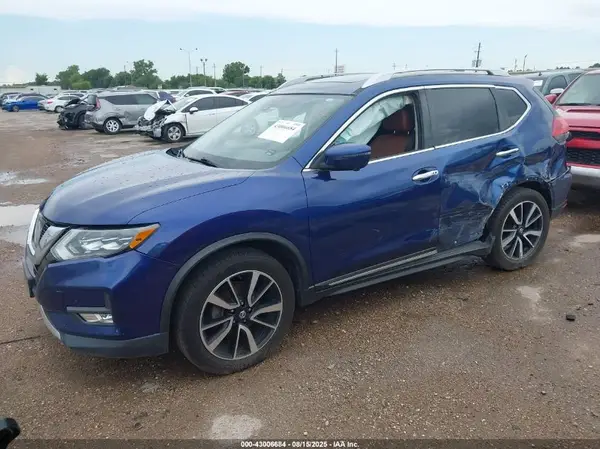 JN8AT2MV4HW008404 2017 NISSAN ROGUE - Image 2