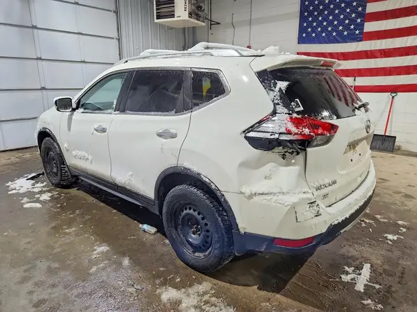 JN8AT2MV4HW009231 2017 NISSAN ROGUE - Image 2
