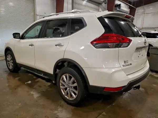 JN8AT2MV4HW010914 2017 NISSAN ROGUE - Image 2