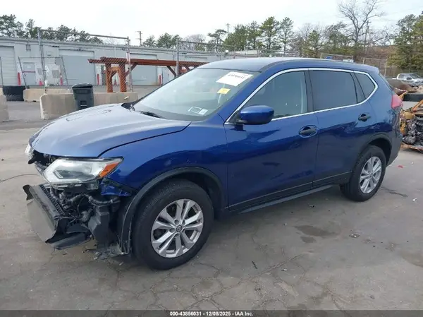 JN8AT2MV4HW013537 2017 NISSAN ROGUE - Image 2