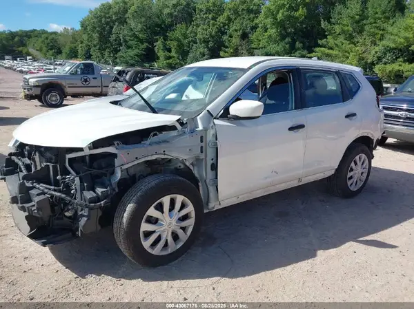 JN8AT2MV4HW013599 2017 NISSAN ROGUE - Image 2