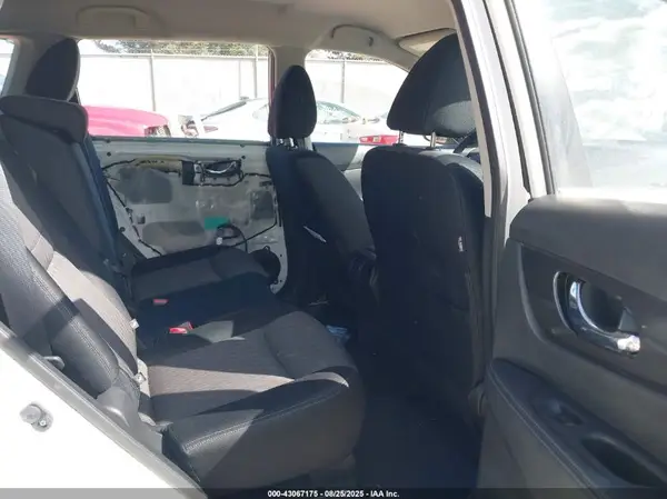 JN8AT2MV4HW013599 2017 NISSAN ROGUE - Image 8