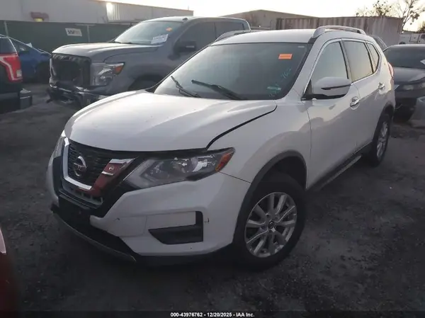 JN8AT2MV4HW015255 2017 NISSAN ROGUE - Image 2