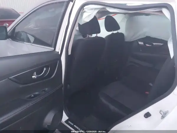 JN8AT2MV4HW015255 2017 NISSAN ROGUE - Image 8