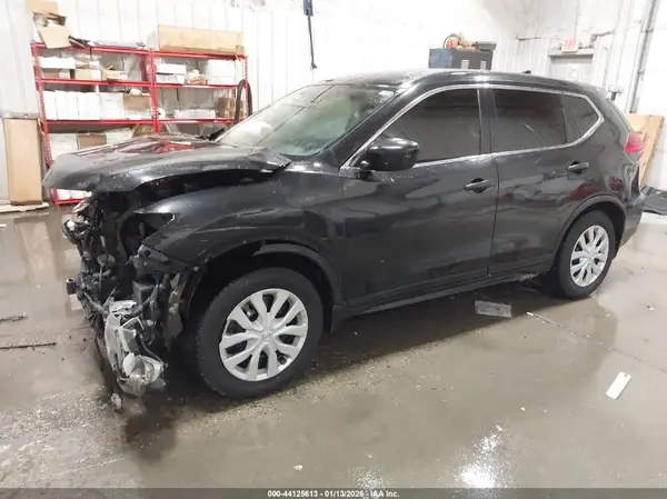 JN8AT2MV4HW015773 2017 NISSAN ROGUE - Image 2