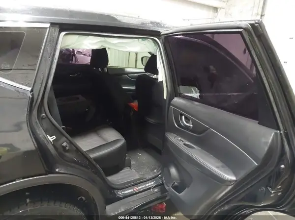 JN8AT2MV4HW015773 2017 NISSAN ROGUE - Image 8