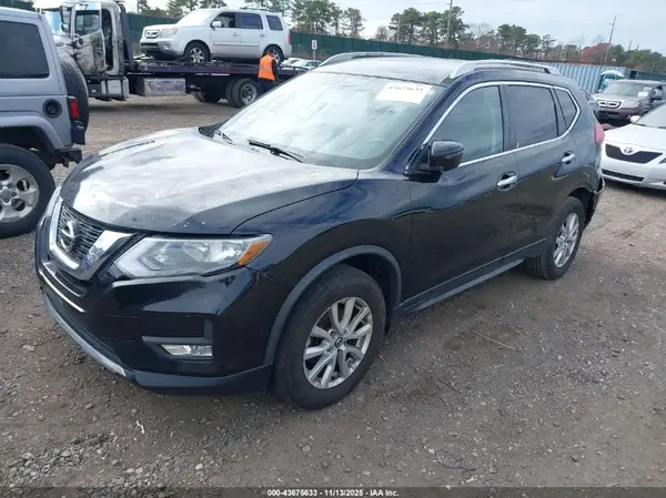 JN8AT2MV4HW015904 2017 NISSAN ROGUE - Image 2