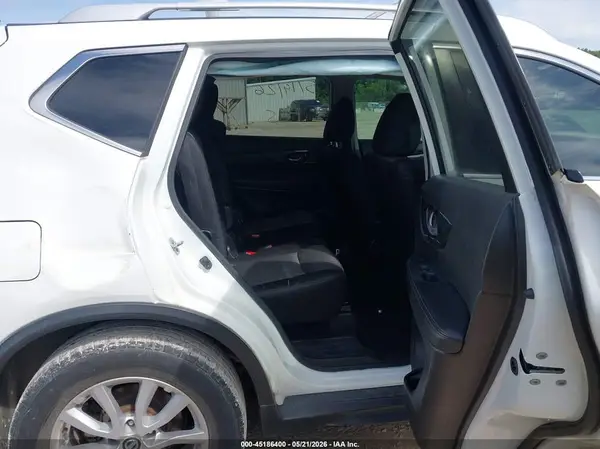 JN8AT2MV4HW015935 2017 NISSAN ROGUE - Image 8