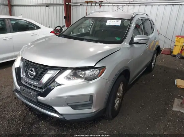 JN8AT2MV4HW016146 2017 NISSAN ROGUE - Image 2