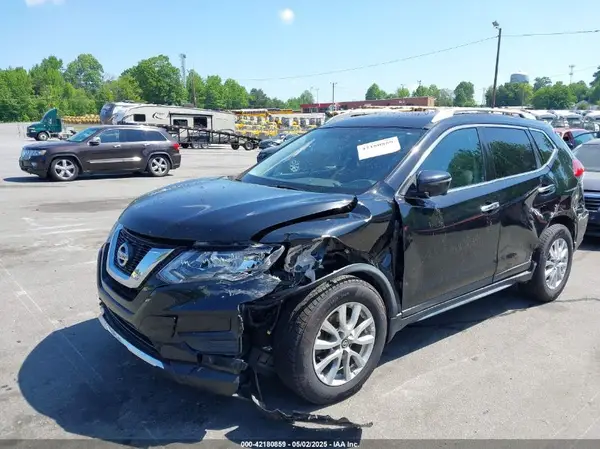JN8AT2MV4HW016650 2017 NISSAN ROGUE - Image 2