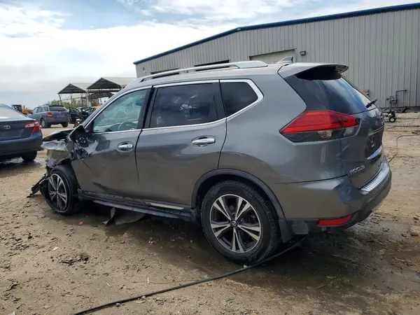 JN8AT2MV4HW018124 2017 NISSAN ROGUE - Image 2