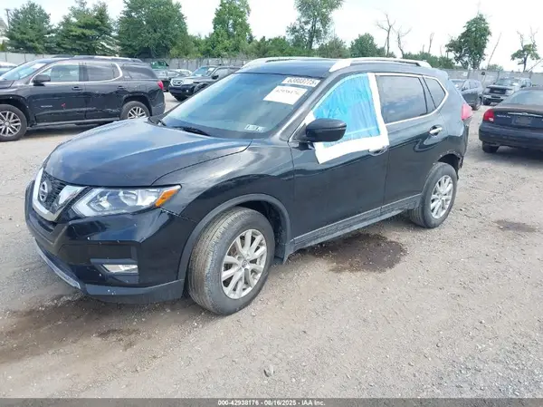 JN8AT2MV4HW018494 2017 NISSAN ROGUE - Image 2
