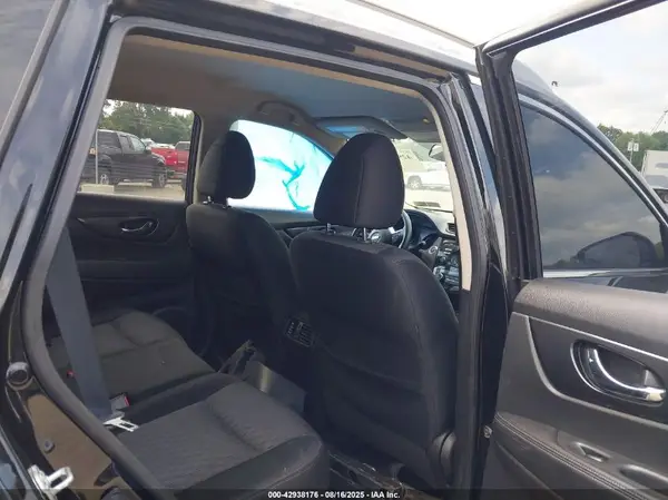 JN8AT2MV4HW018494 2017 NISSAN ROGUE - Image 8