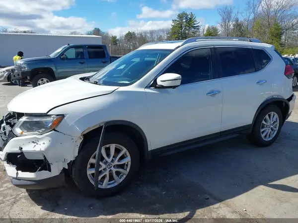 JN8AT2MV4HW019368 2017 NISSAN ROGUE - Image 2