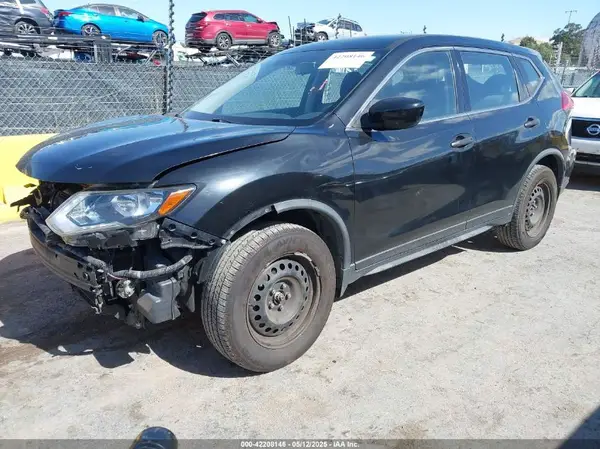 JN8AT2MV4HW021556 2017 NISSAN ROGUE - Image 2
